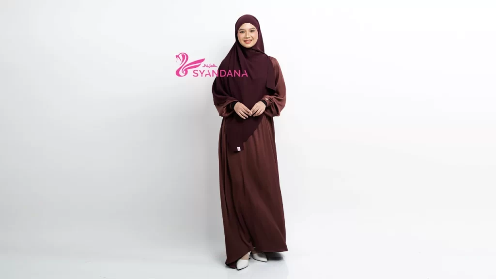 Gamis Pesta Royal Silk untuk Kebutuhan Busana Formal Muslimah Masa Kini